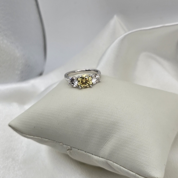 Luxury Sterling Silver 925 Clear & Lemone Yellow Moissanite Gemstone Ring